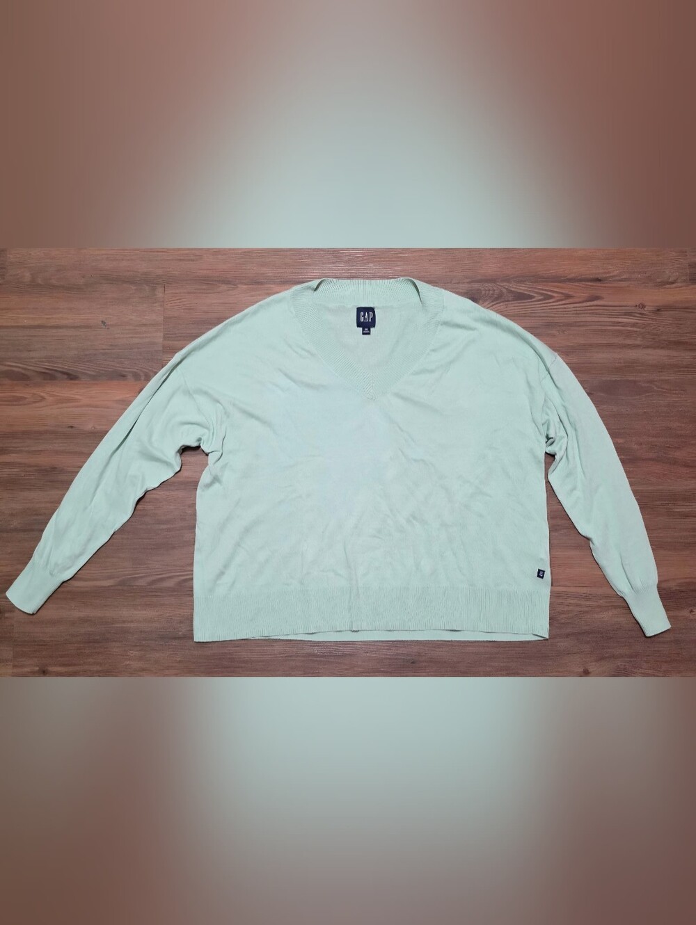 Gap vneck sweater